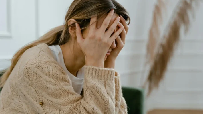廣泛焦慮症與混合焦慮抑鬱症如何分辨？專家解析症狀與治療方案
