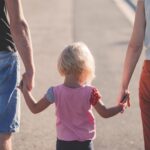 孩子的問題行為，竟是夫妻關係的警號？家庭治療師教你解讀「求救信號」